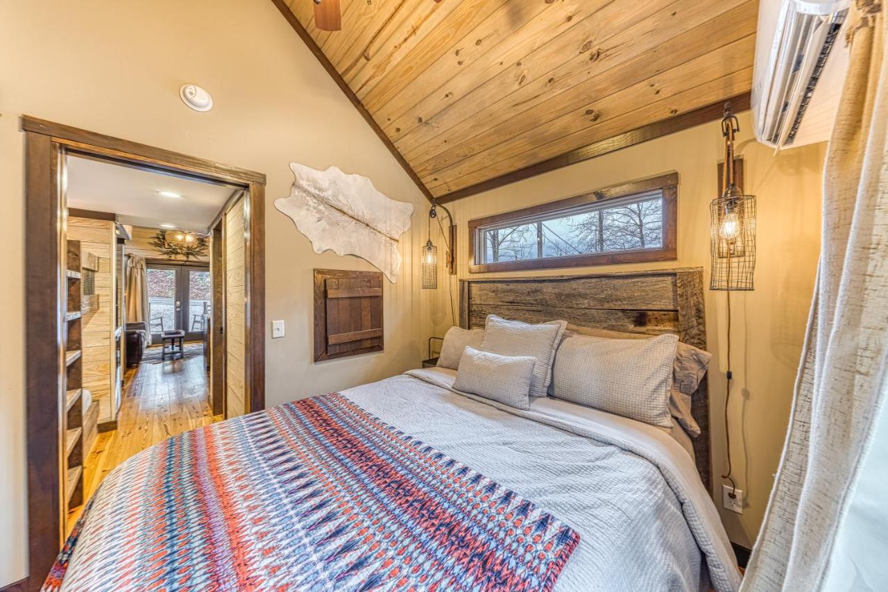 Smoky Mountain Tiny Home ピジョンフォージ エクステリア 写真